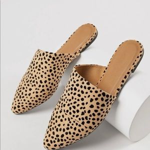 Pointed Toe Leopard Flat Mules